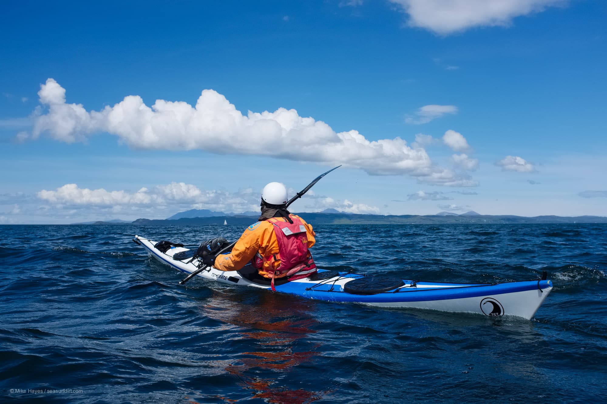 Sea kayaking to the Isle of Eigg